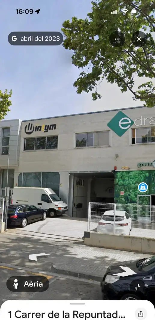Außenansicht von Fabrikhallen zur Miete in Mataró