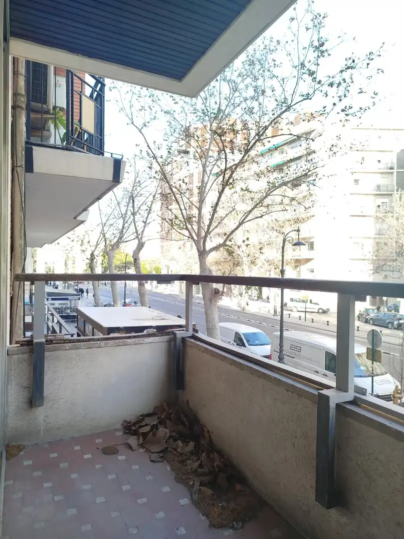 Vista exterior de Oficina de alquiler en Valencia con Terraza