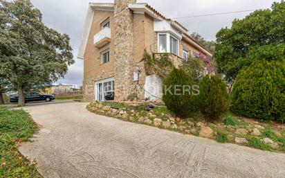 Vista exterior de Casa o xalet en venda en Valdemorillo amb Aire condicionat, Calefacció i Jardí privat