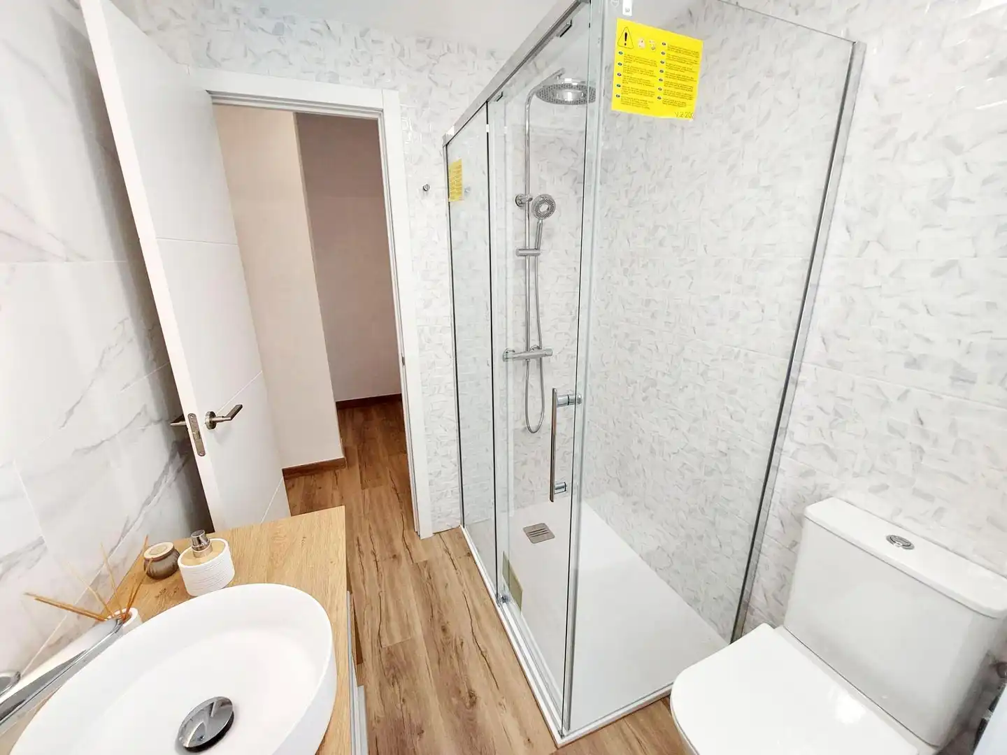 Baño de Piso en venta en Benalmádena con Aire acondicionado, Terraza y Piscina comunitaria