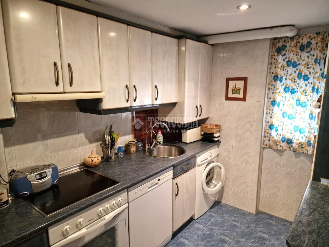 Kitchen of Flat for sale in  Zaragoza Capital  with Air Conditioner
