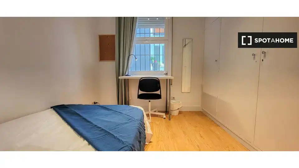 Bedroom of Flat for share in Madrid  with Air Conditioner, Heating and Furnished