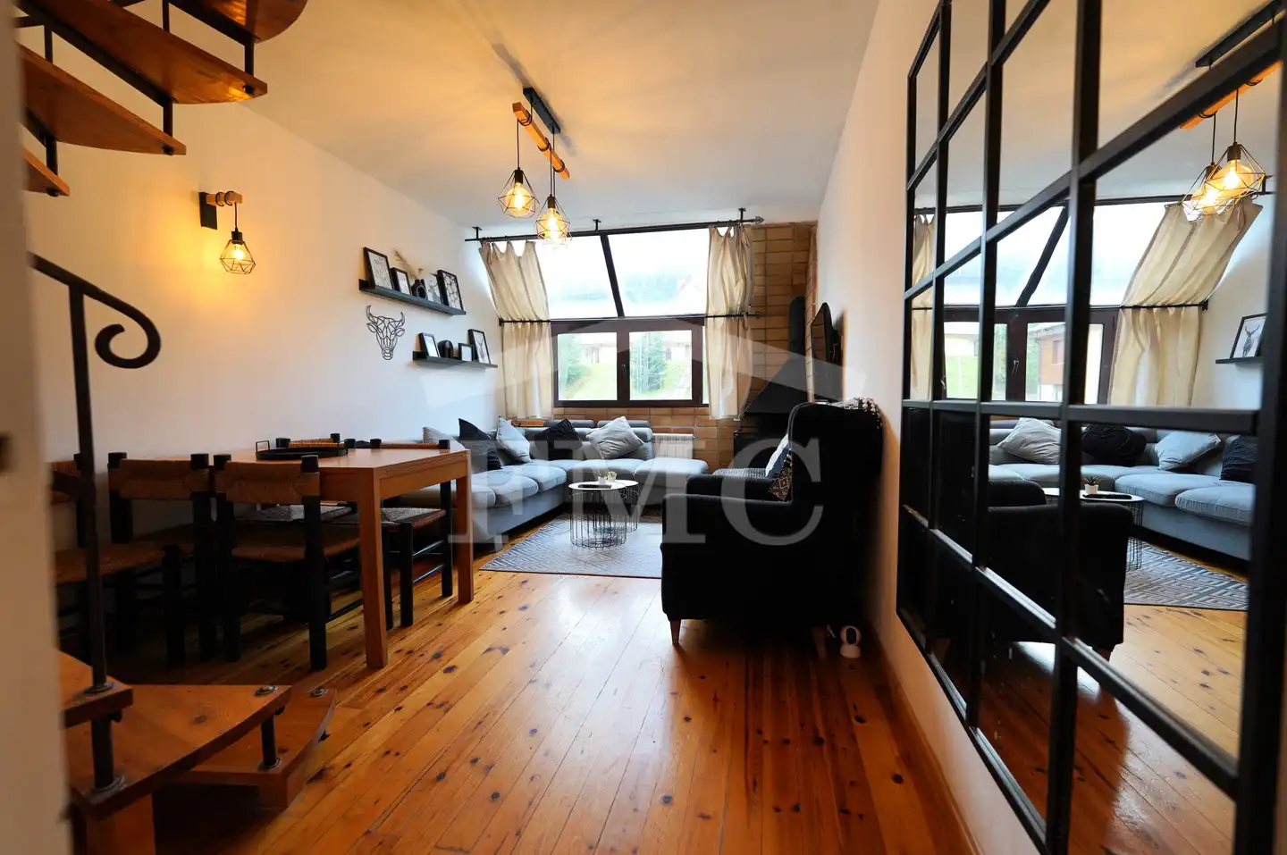 Living room of Flat for rent in Alp  with Heating, Parquet flooring and Storage room