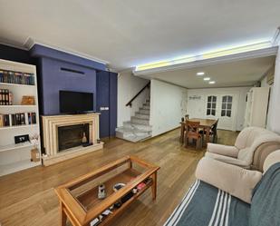Living room of Flat for sale in Cambrils  with Air Conditioner, Heating and Parquet flooring