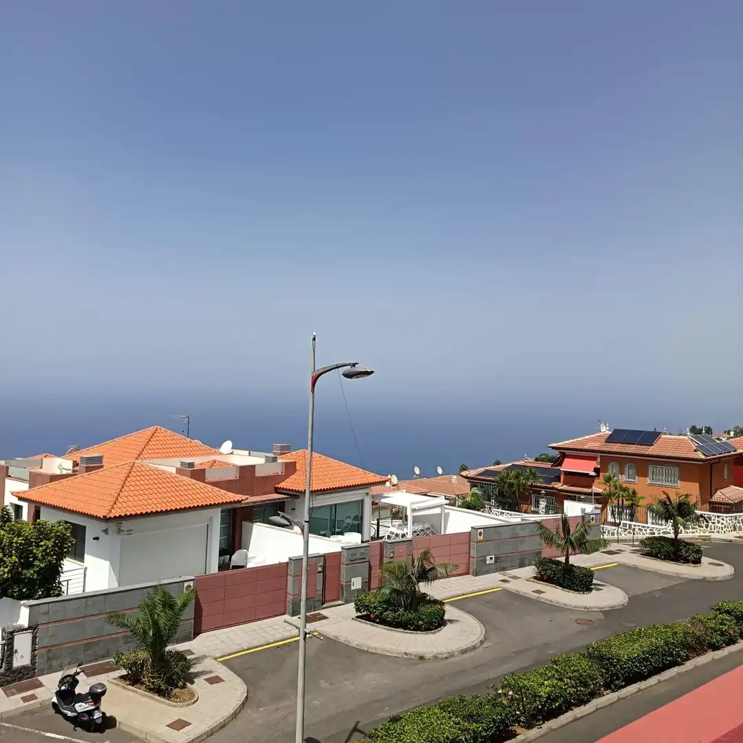 Vista exterior de Casa o chalet en venta en Santa Úrsula con Parquet y Terraza