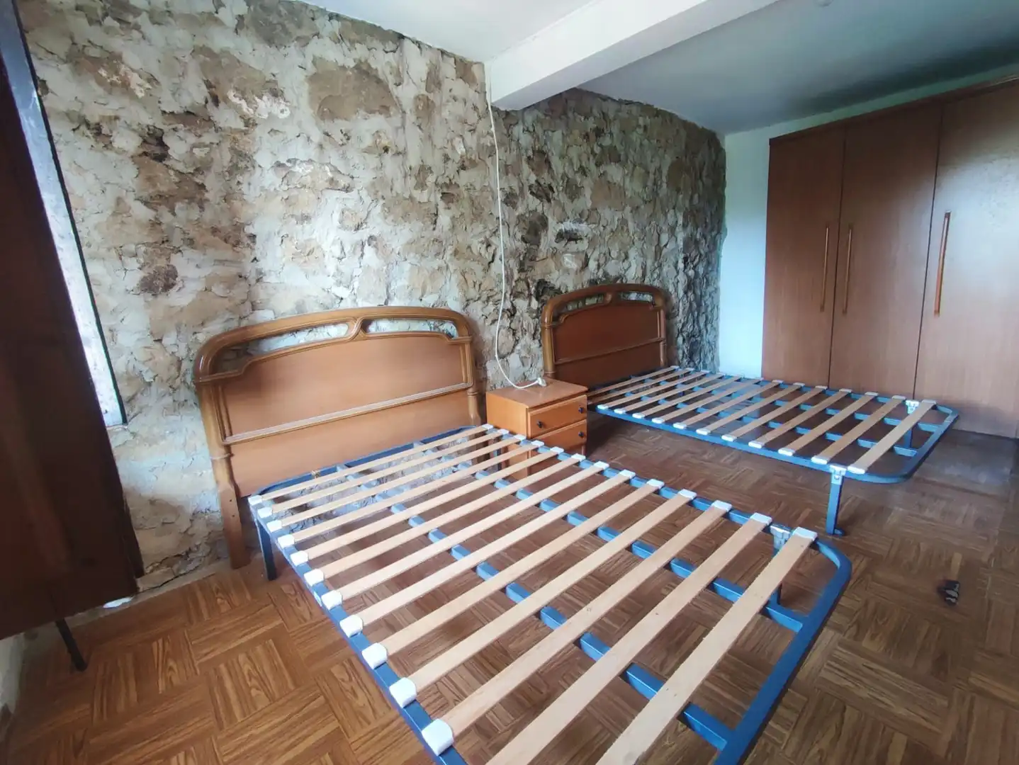 Dormitori de Casa adosada en venda en Corvera de Toranzo amb Calefacció, Jardí privat i Parquet