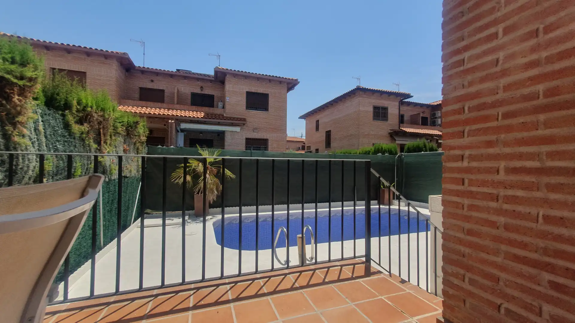 Piscina de Casa adosada en venda en Olías del Rey amb Aire condicionat, Calefacció i Jardí privat