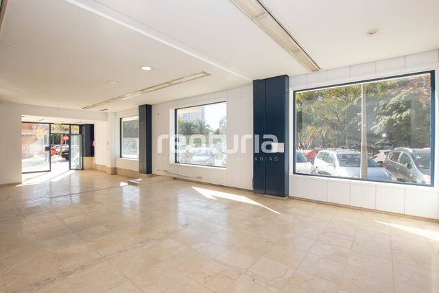 Local comercial en Alquiler en Carrer de l'Humanista Mariner en Safranar
