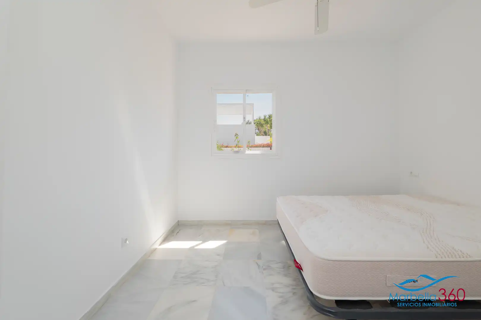 Dormitori de Casa o xalet en venda en Marbella amb Aire condicionat, Jardí privat i Terrassa