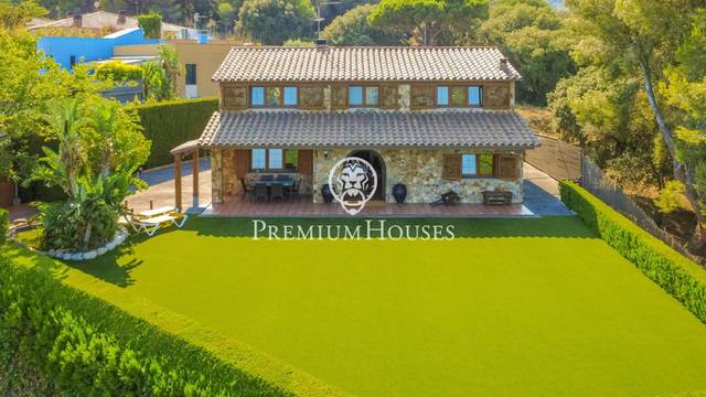 Casa-chalet en Venta en Nucli Urbà