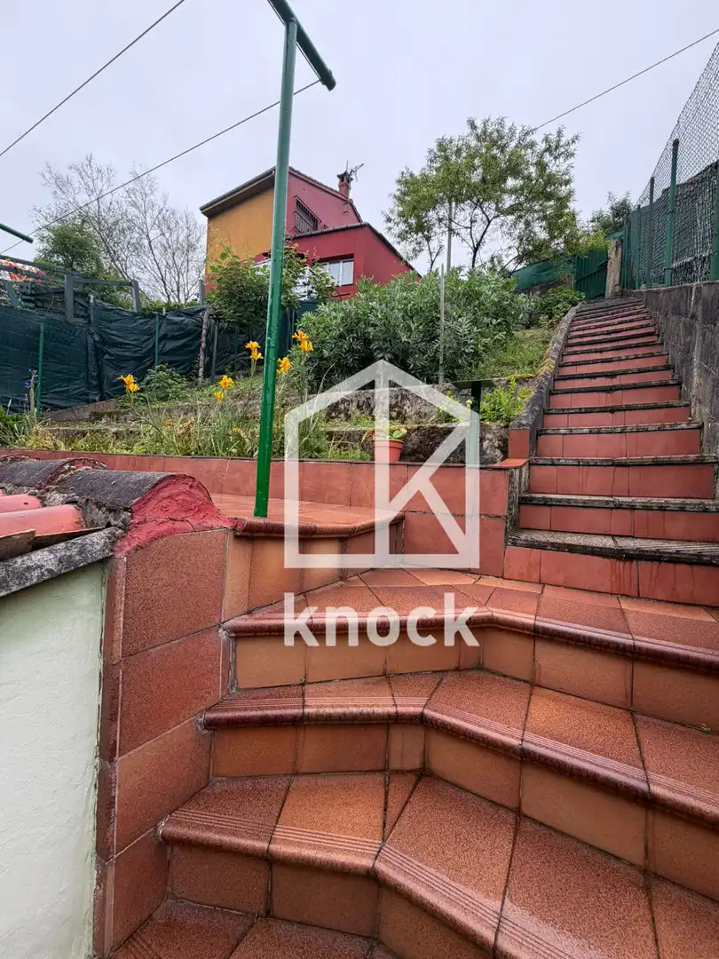 Vista exterior de Casa adosada en venda en Langreo amb Calefacció i Parquet