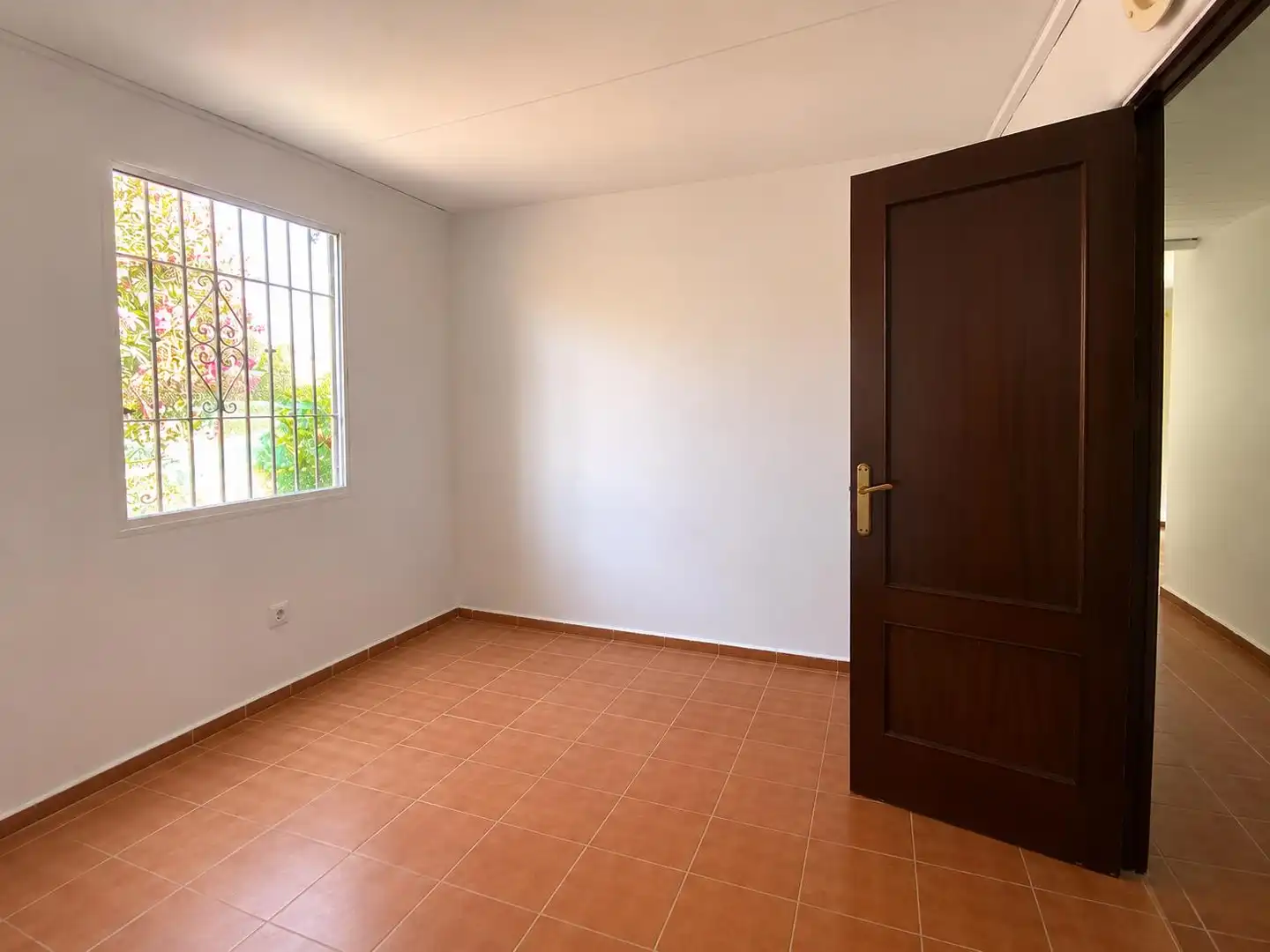 Dormitori de Finca rústica de lloguer en Carmona amb Jardí privat