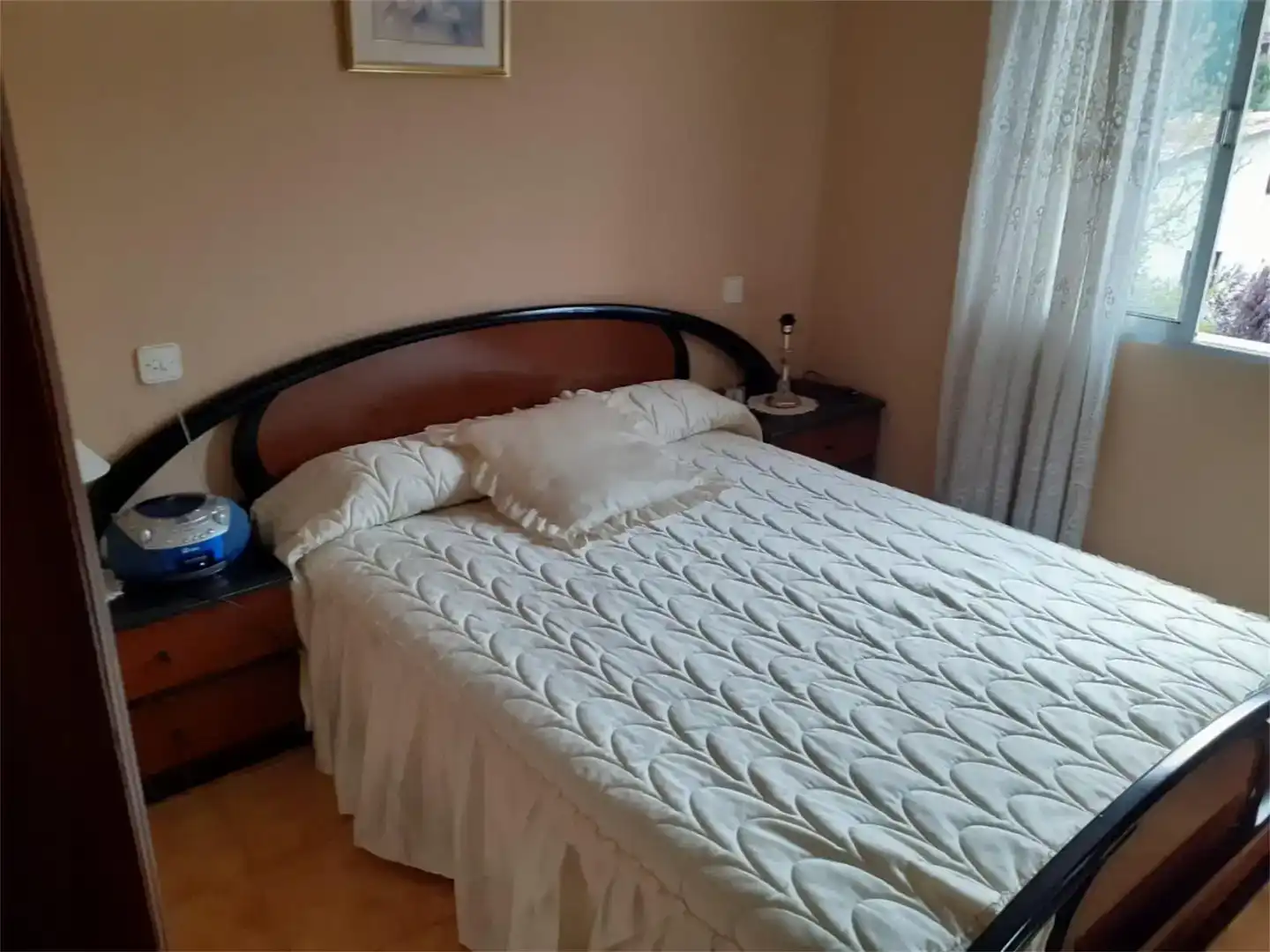 Dormitori de Casa adosada en venda en San Martín de Trevejo amb Balcó