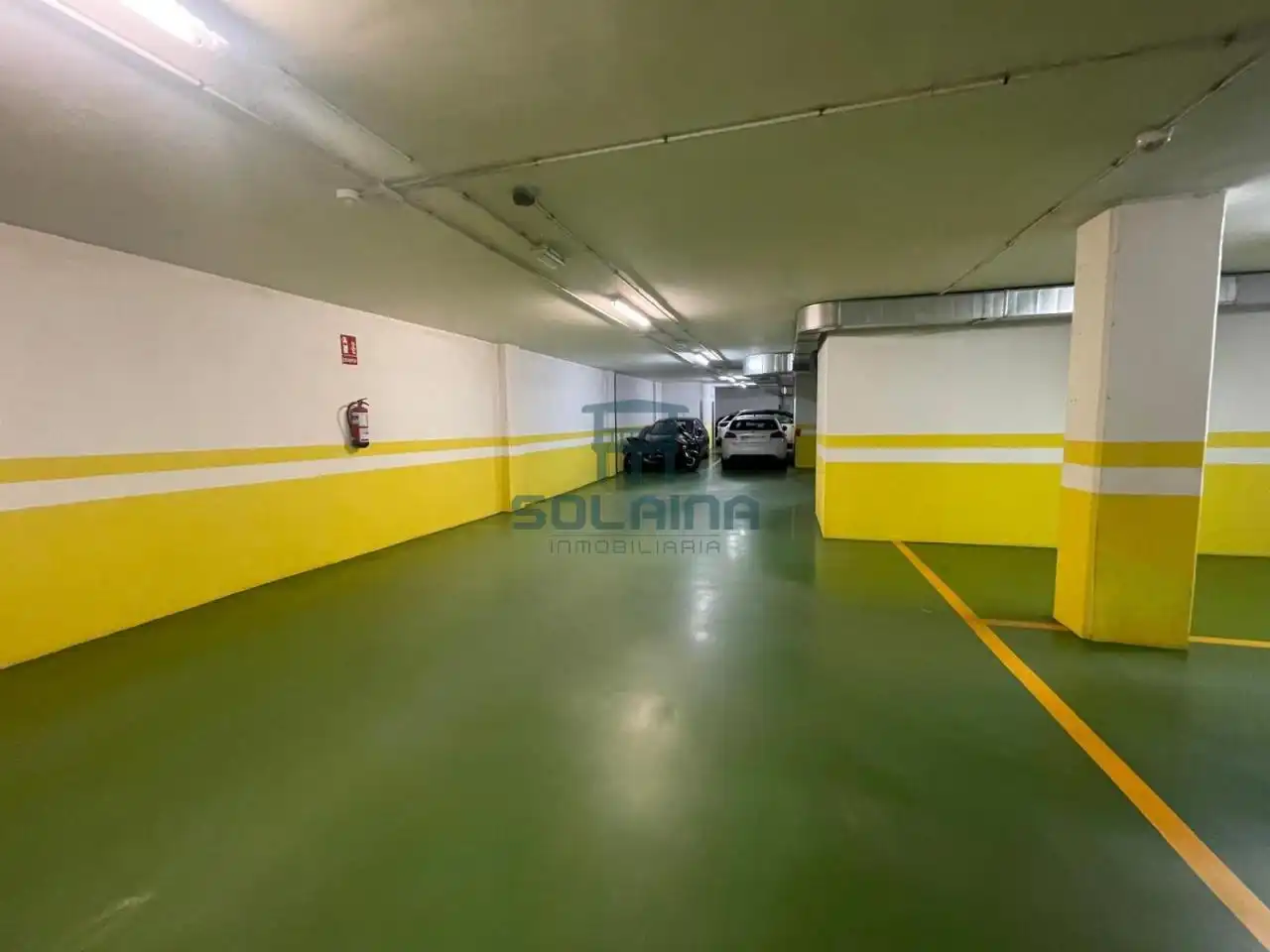 Aparcament de Apartament de lloguer en Ourense Capital  amb Calefacció, Traster i Balcó