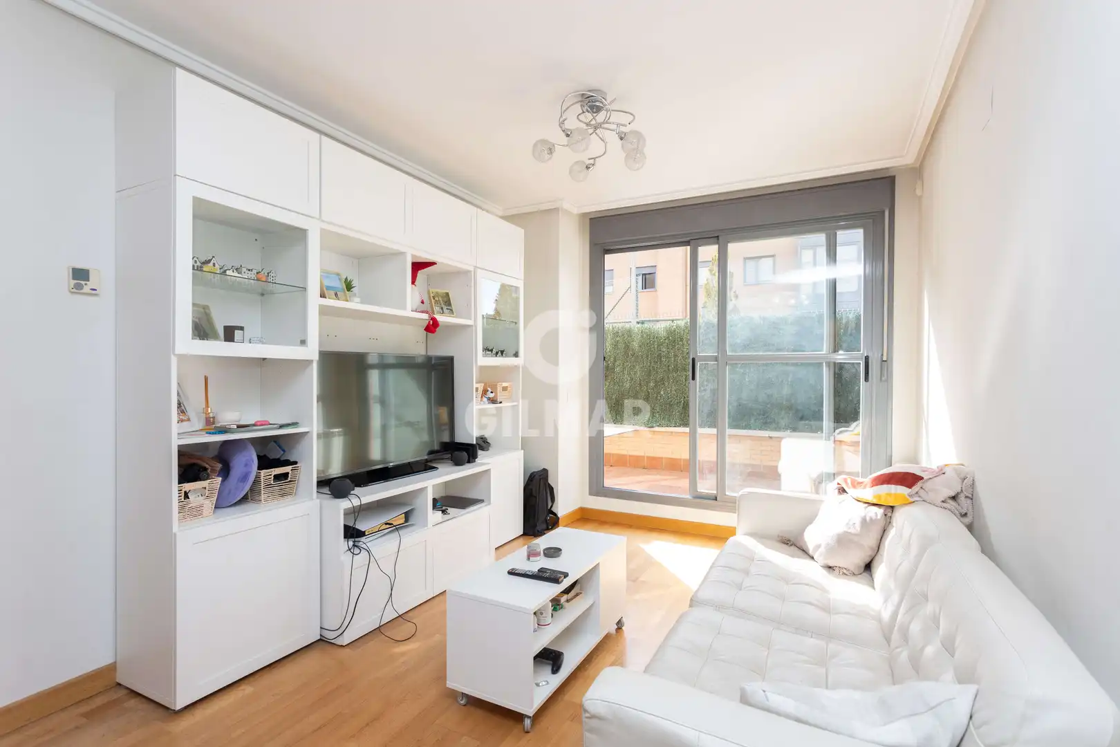 Sala de estar de Planta baja en venta en Madrid con Calefacción, Trastero y Piscina