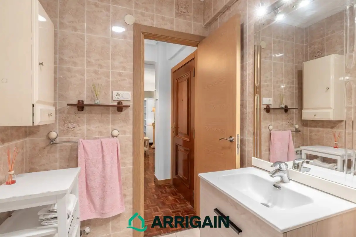 Badezimmer von Wohnung zum Verkauf in Donostia - San Sebastián  mit Heizung, Privatgarten und Balkon