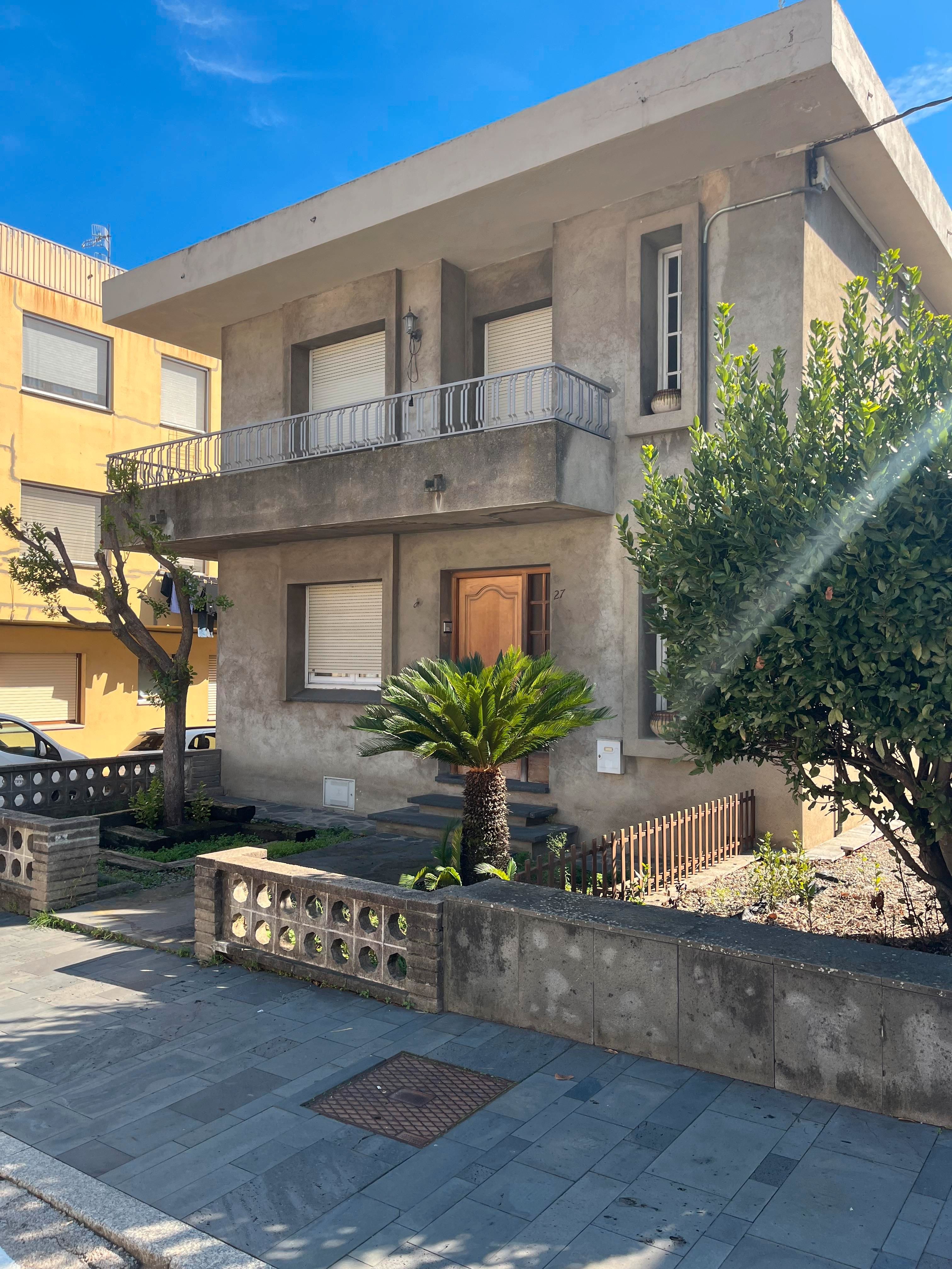 Vista exterior de Pis en venda en Castellfollit de la Roca amb Calefacció, Jardí privat i Parquet
