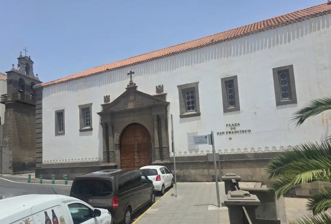 Außenansicht von Wohnung zum Verkauf in Las Palmas de Gran Canaria mit Abstellraum