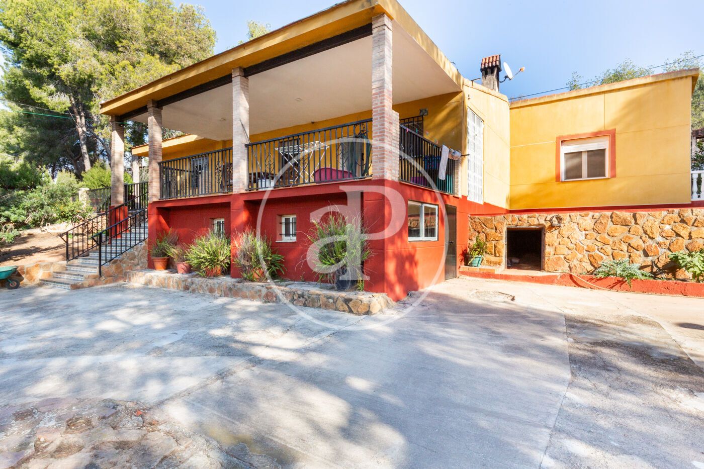 Vista exterior de Casa o xalet en venda en Sagunto / Sagunt amb Calefacció, Jardí privat i Terrassa