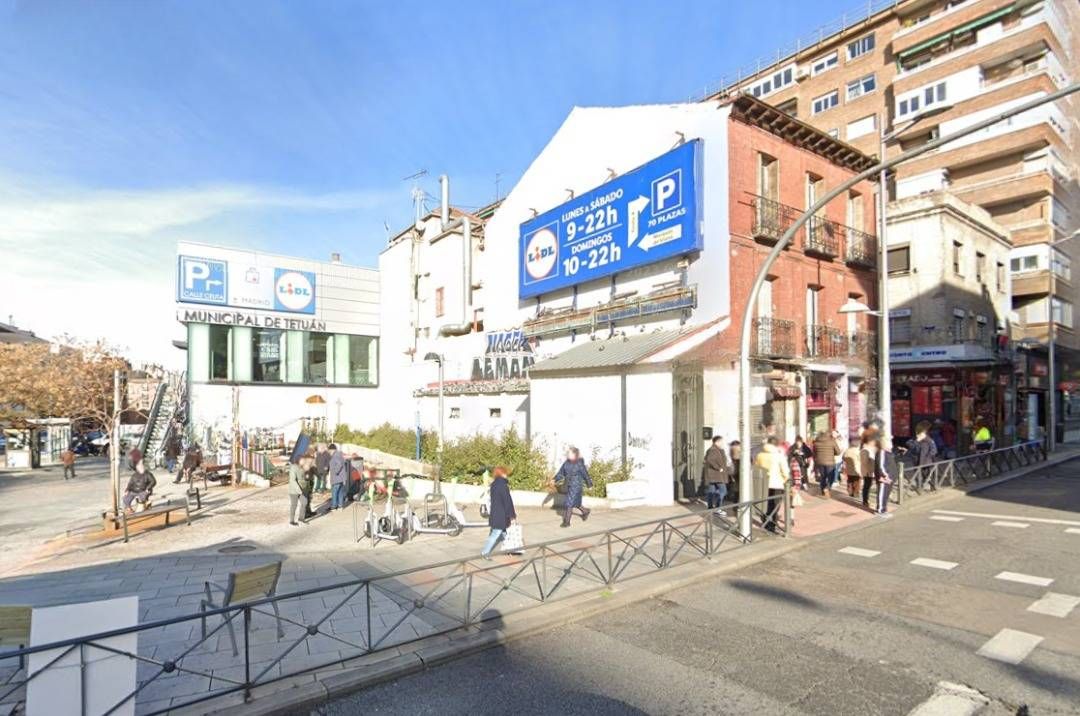 Exterior view of Planta baja for sale in  Madrid Capital  with Air Conditioner and Heating