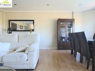 Flat with garden to rent in Sur