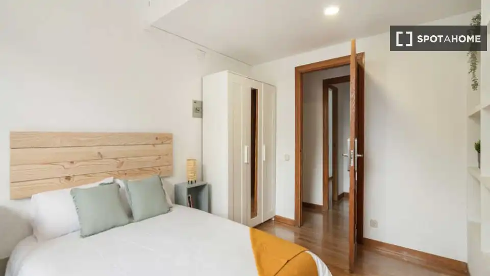 Bedroom of Flat for rent in Madrid  with Air Conditioner, Heating and Furnished