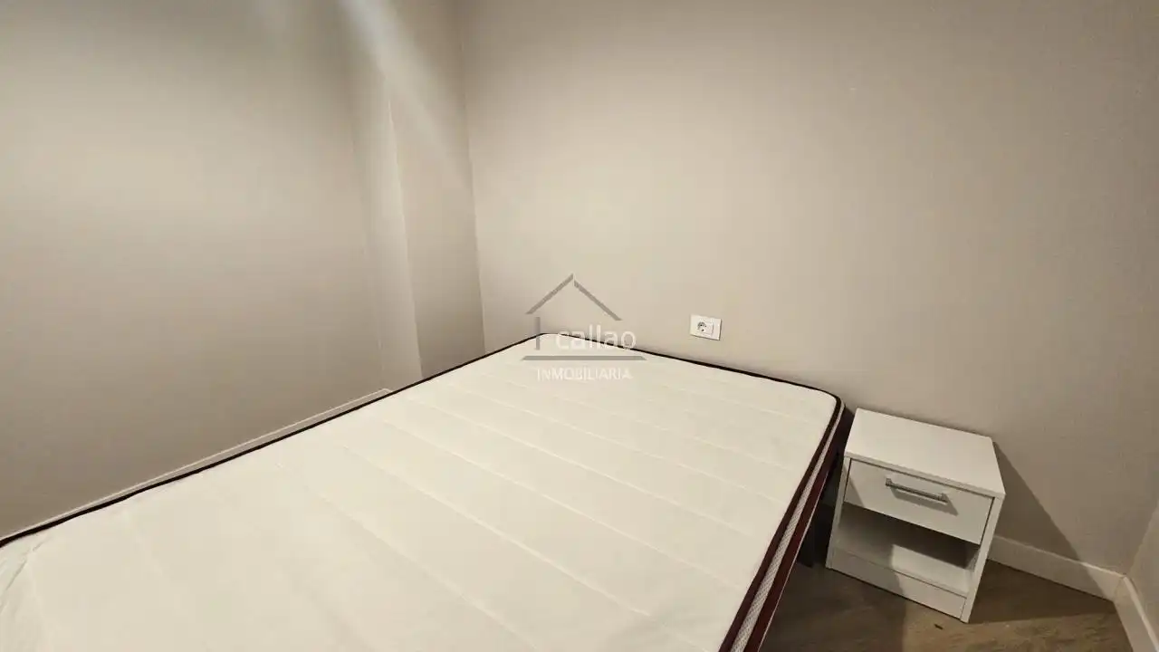 Habitación de Piso para compartir en Ferrol con Calefacción y Amueblado
