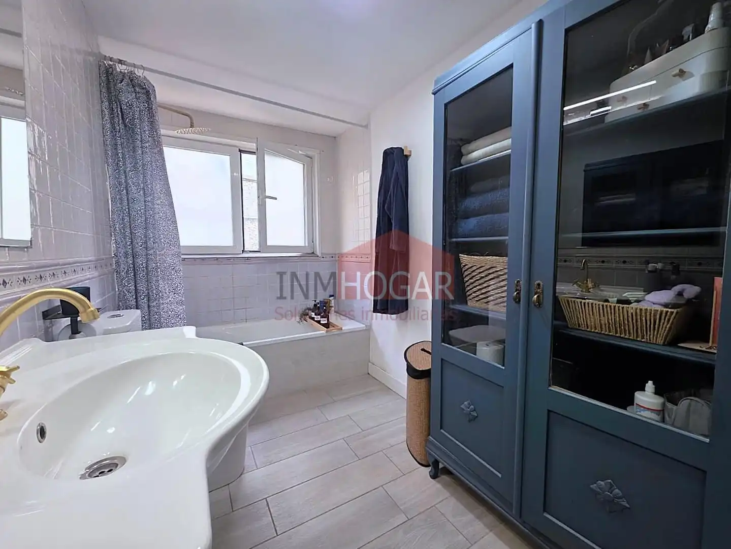 Bany de Apartament en venda en Ávila amb Calefacció i Moblat
