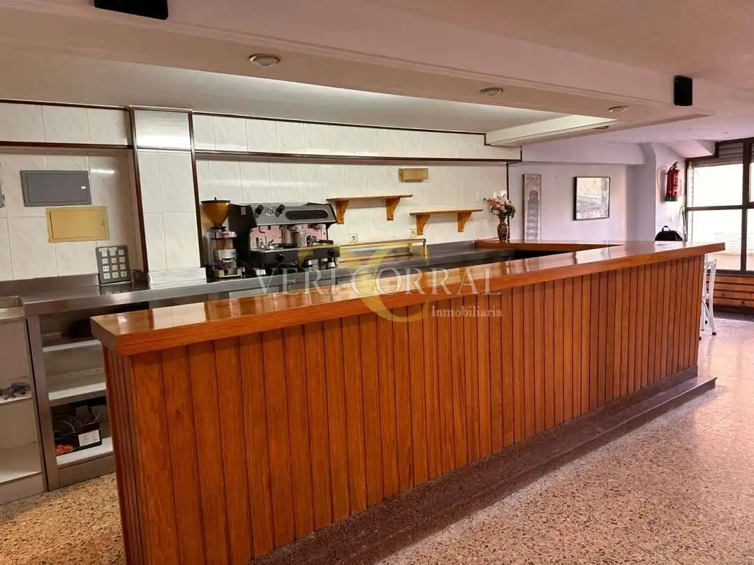 Local comercial en venda a Calle Favila 1, imagen 2