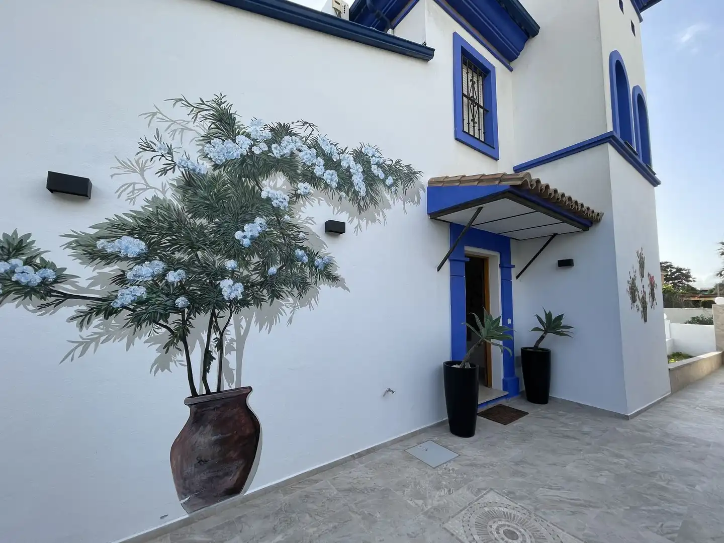 Exterior view of Houses for sale in Estepona  with Air Conditioner, Private garden and Terrace