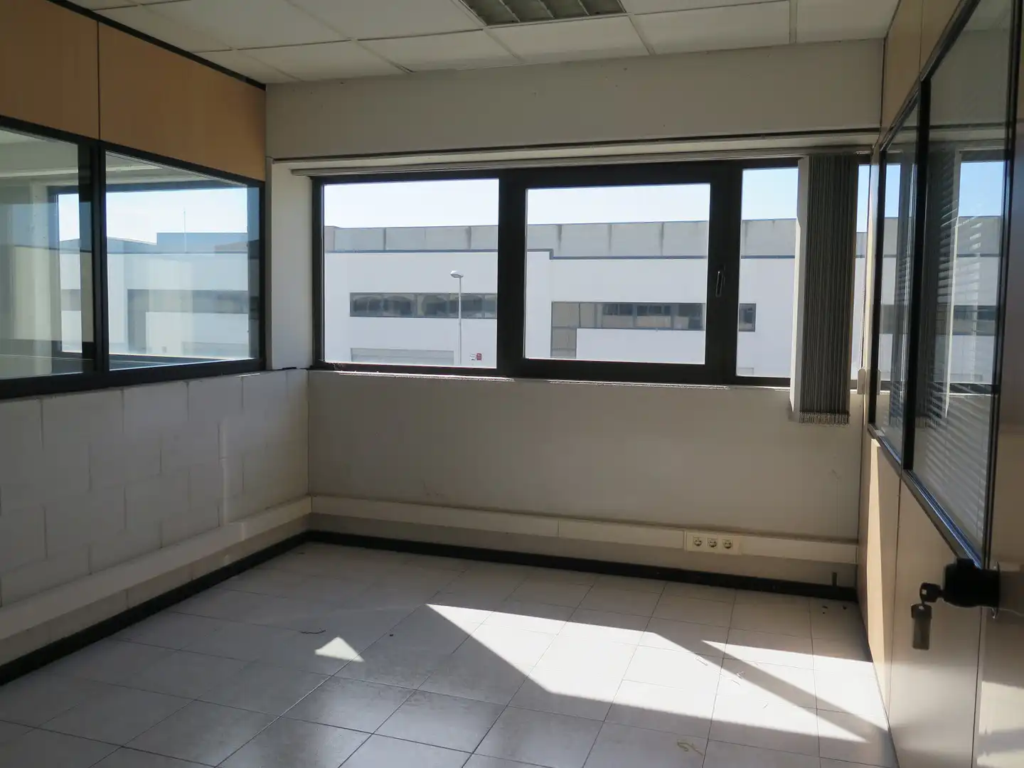 Nau industrial de lloguer en Santa Eugènia