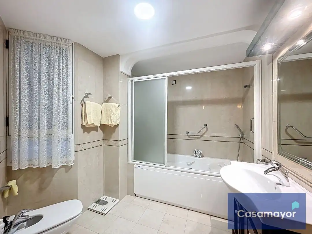Baño de Piso en venta en Alicante / Alacant con Aire acondicionado y Calefacción