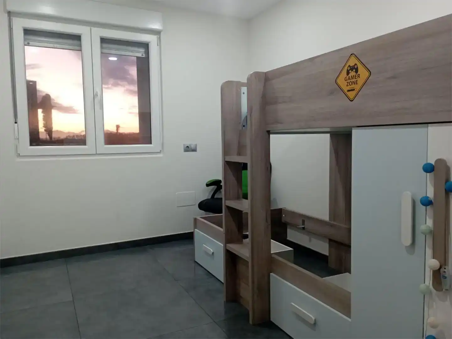 Dormitori de Casa o xalet en venda en Alfoz de Lloredo amb Balcó