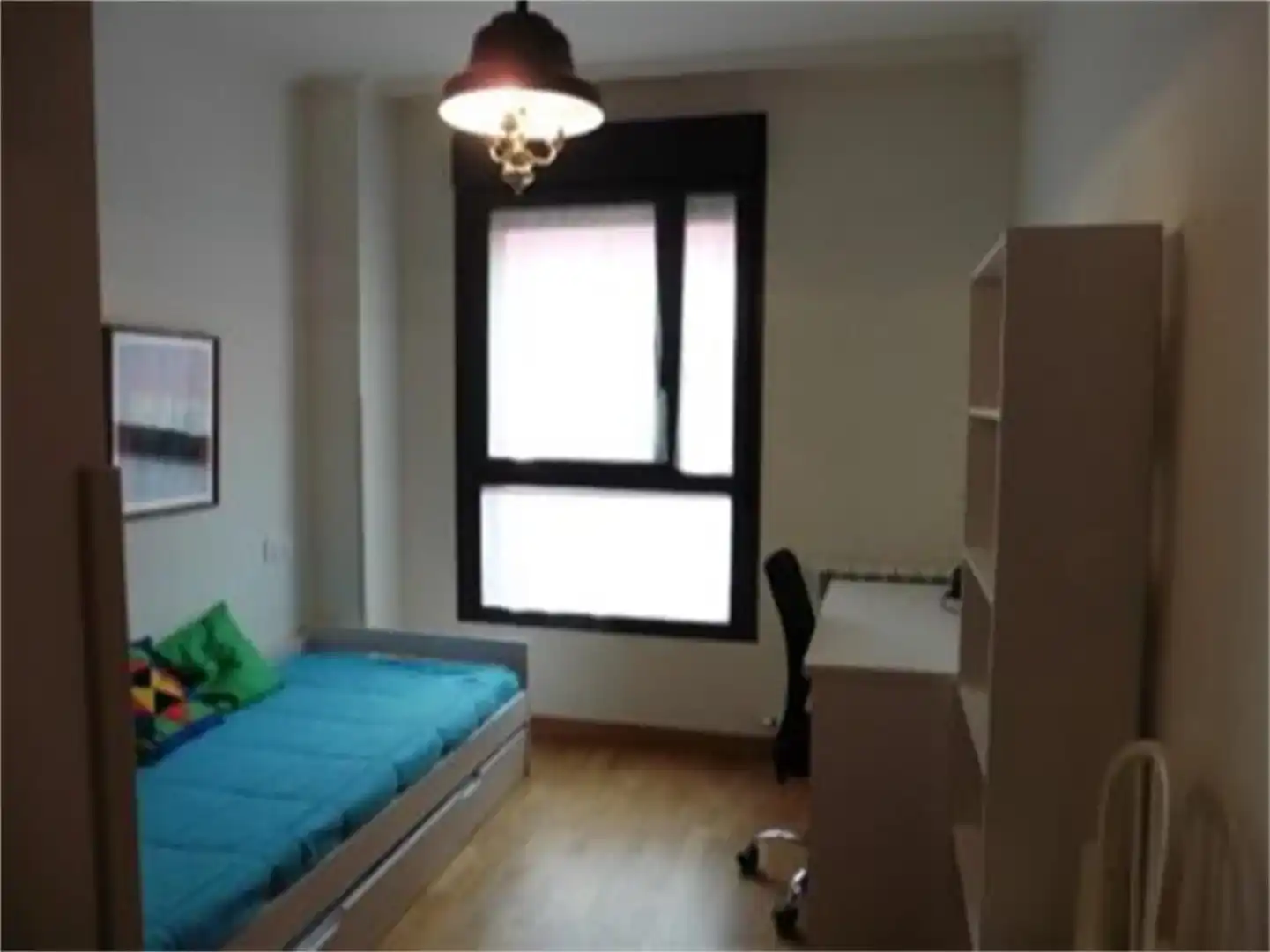 Dormitori de Pis per a compartir en  Logroño amb Jardí privat, Parquet i Moblat
