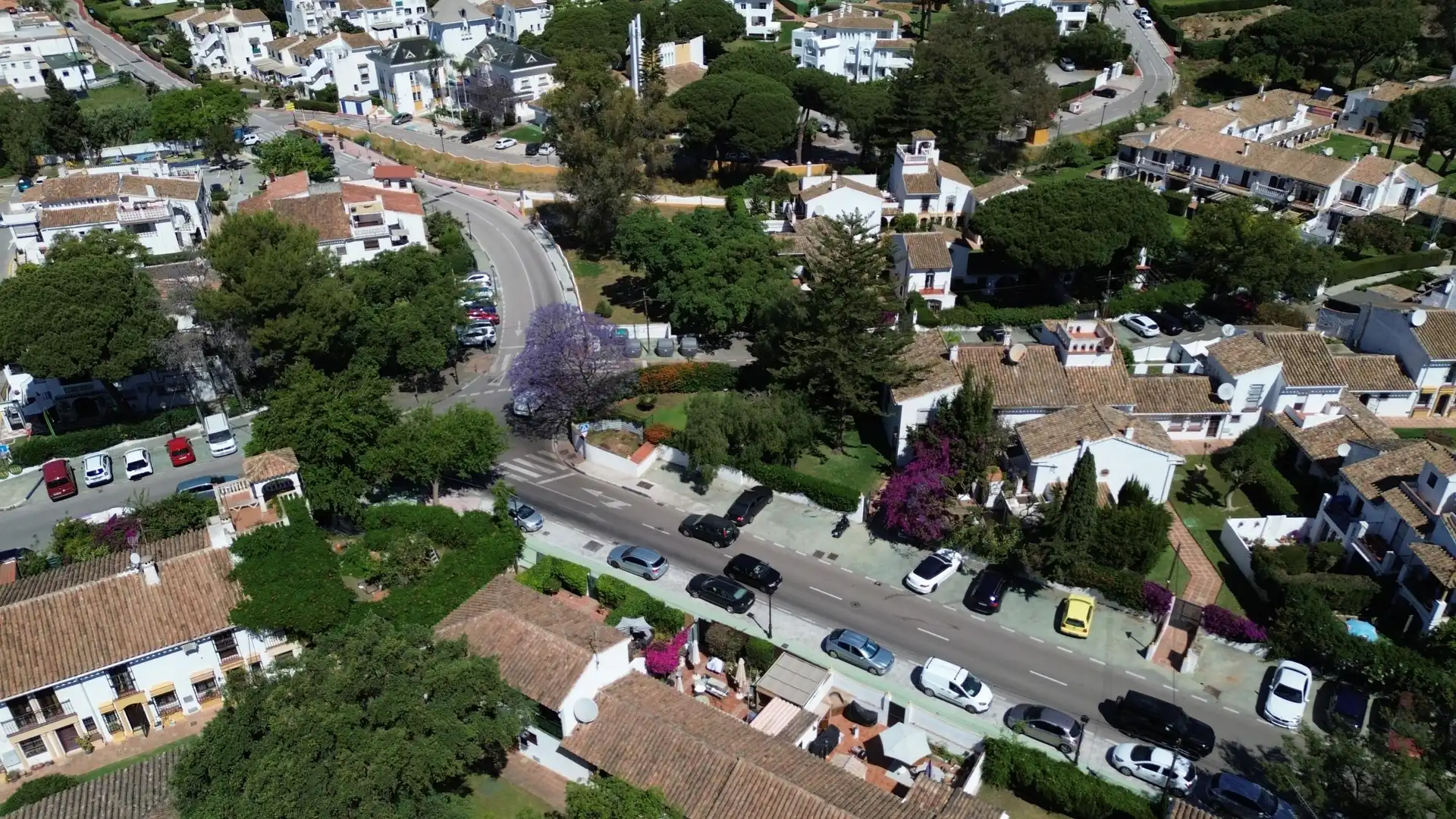 Vista exterior de Casa adosada en venta en Marbella con Jardín privado, Alarma y Piscina comunitaria
