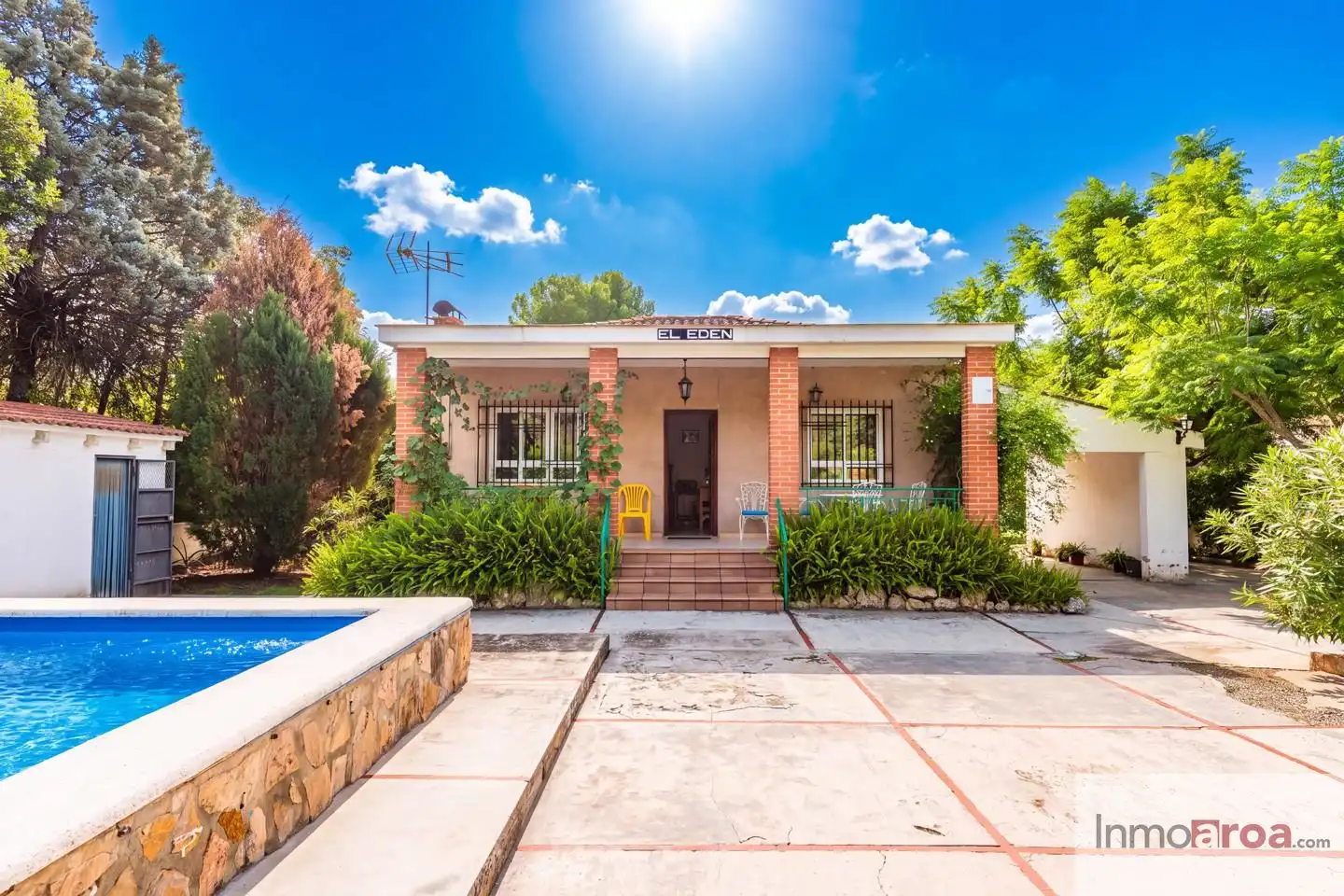 Vista exterior de Casa o xalet en venda en Olocau amb Aire condicionat, Calefacció i Jardí privat
