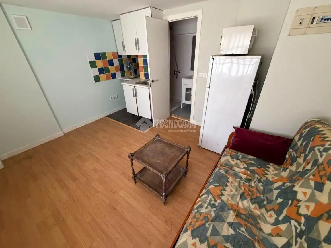 Habitación de Local en venta en Madrid