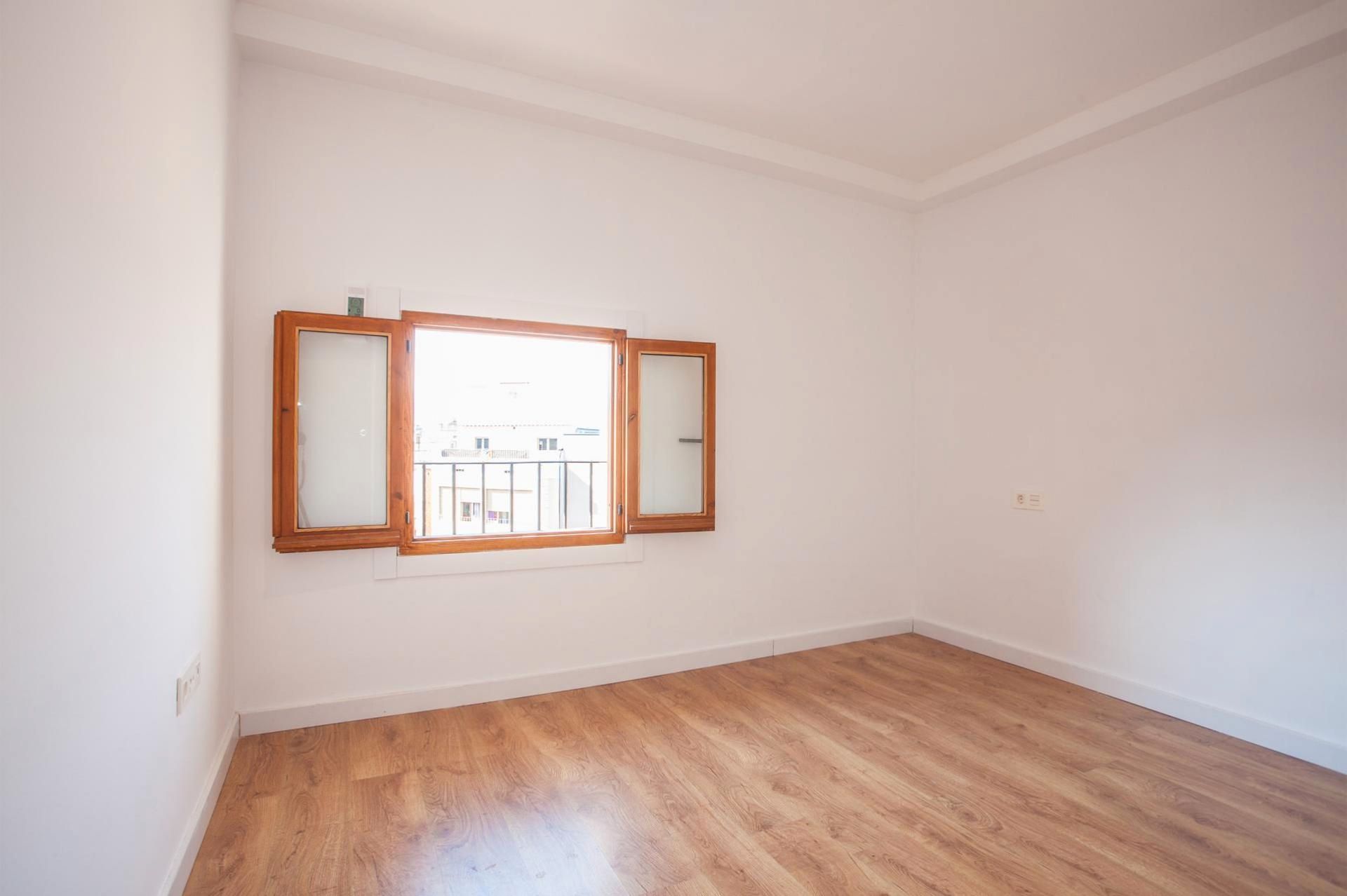 Bedroom of Flat for sale in  Barcelona Capital  with Air Conditioner, Heating and Furnished