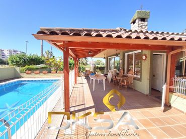 Xalet amb piscina en venda a Benicasim Golf