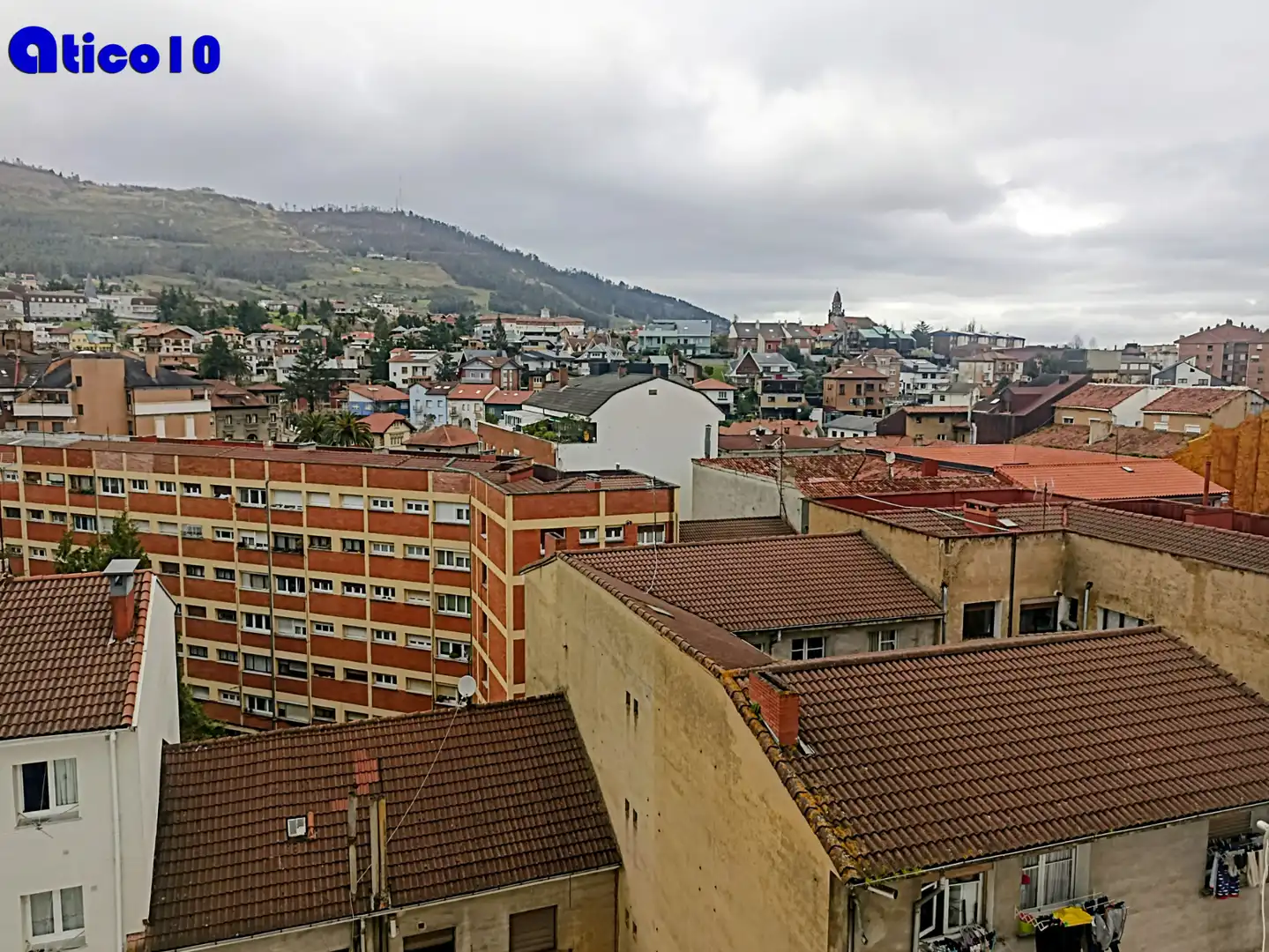 Vista exterior de Piso en venta en Oviedo  con Calefacción, Parquet y Terraza