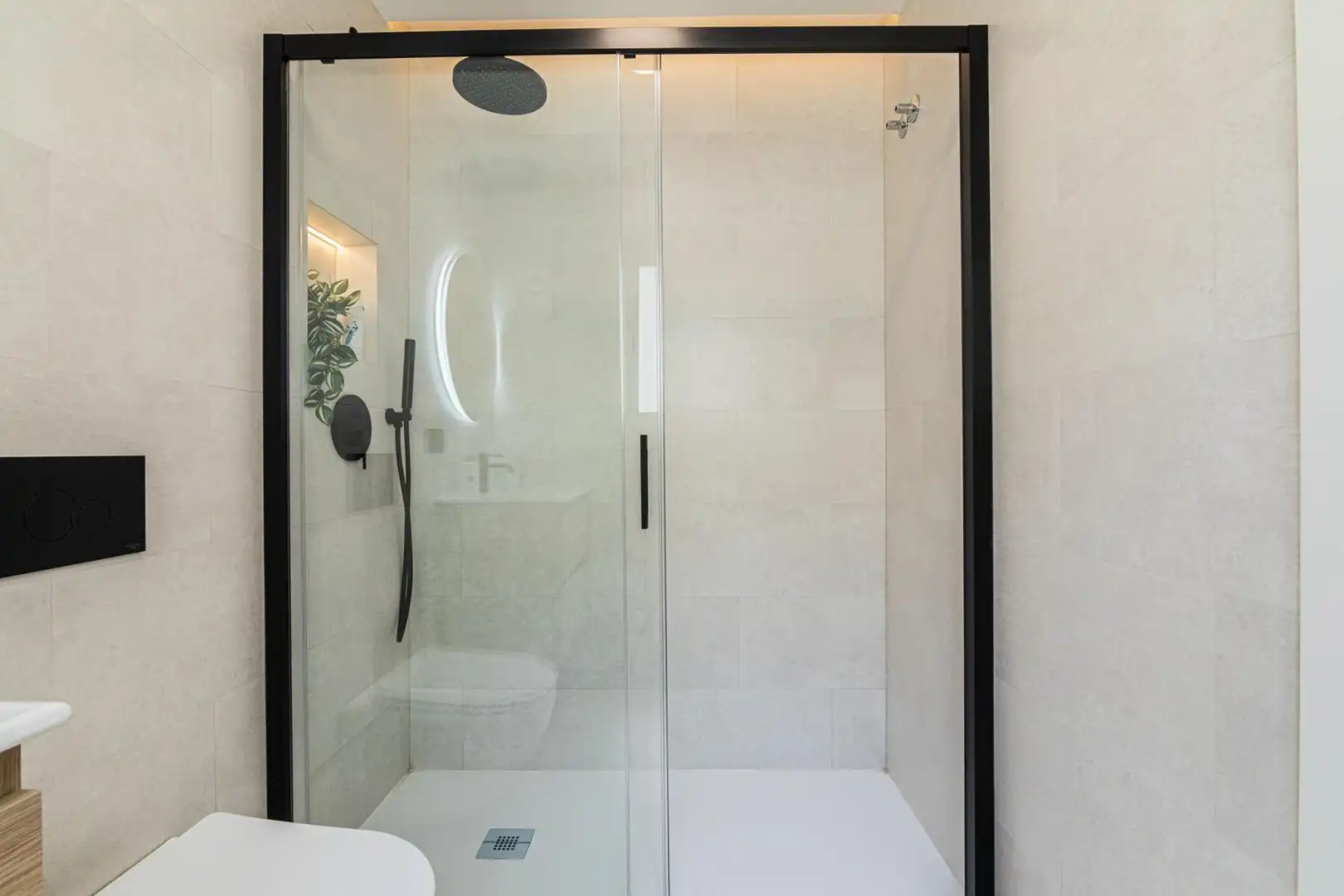Badezimmer von Dachboden zum Verkauf in Santa Pola mit Klimaanlage