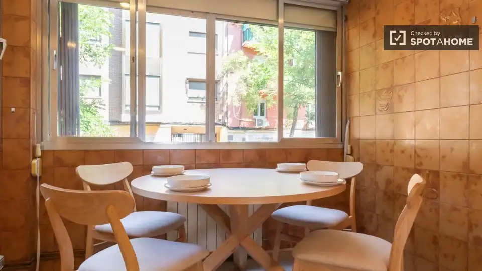 Comedor de Piso de alquiler en Madrid con Aire acondicionado, Calefacción y Amueblado