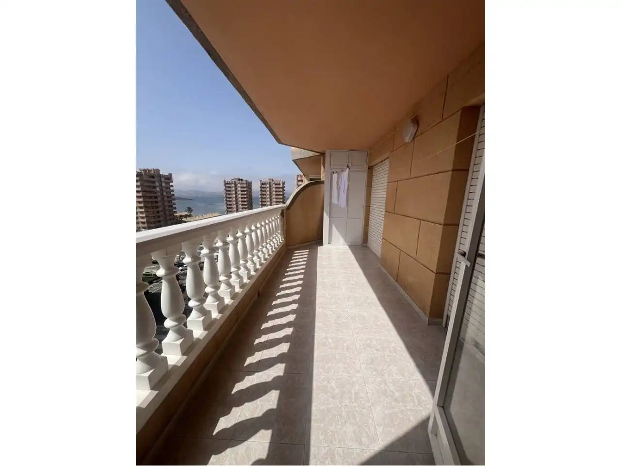 Terrassa de Pis en venda en La Manga del Mar Menor amb Calefacció, Terrassa i Moblat