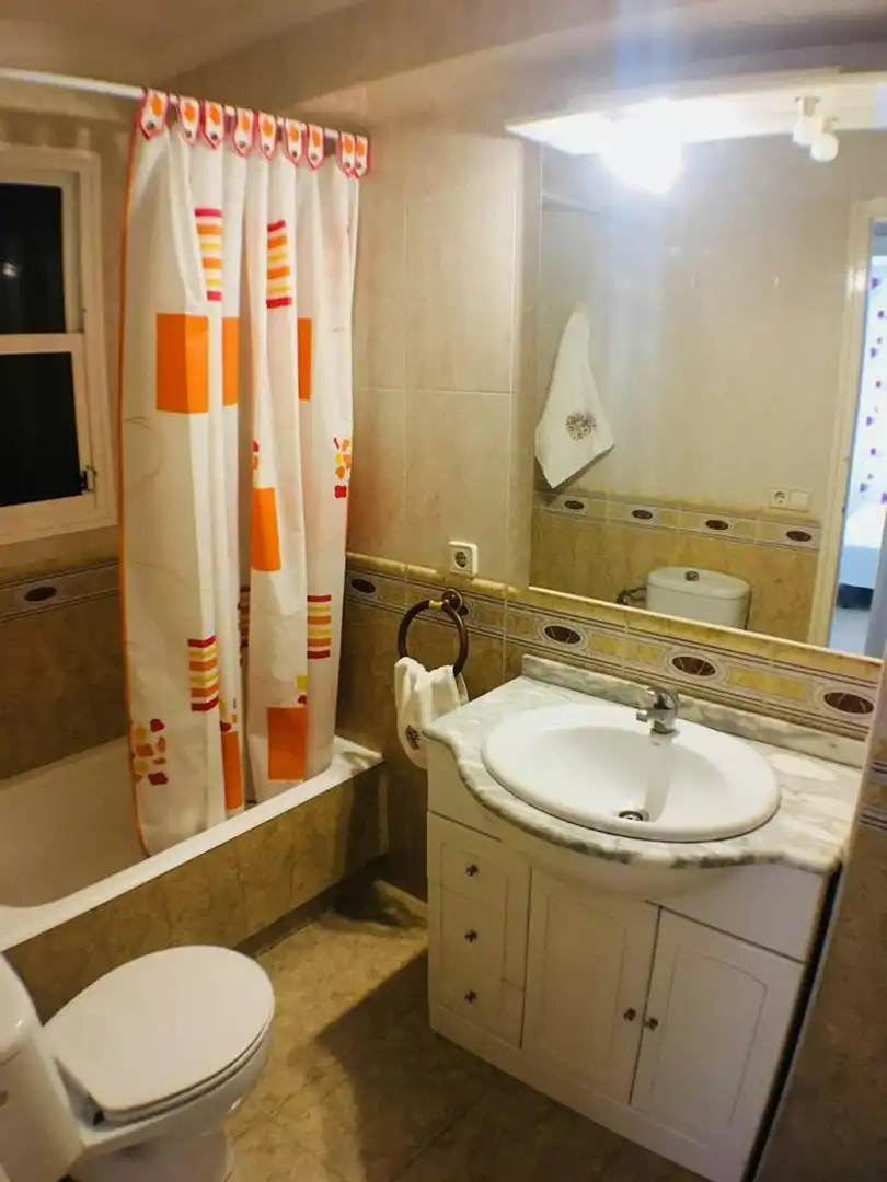 Bathroom of Flat for rent in Valencia  with Furnished, Washing machine and TV