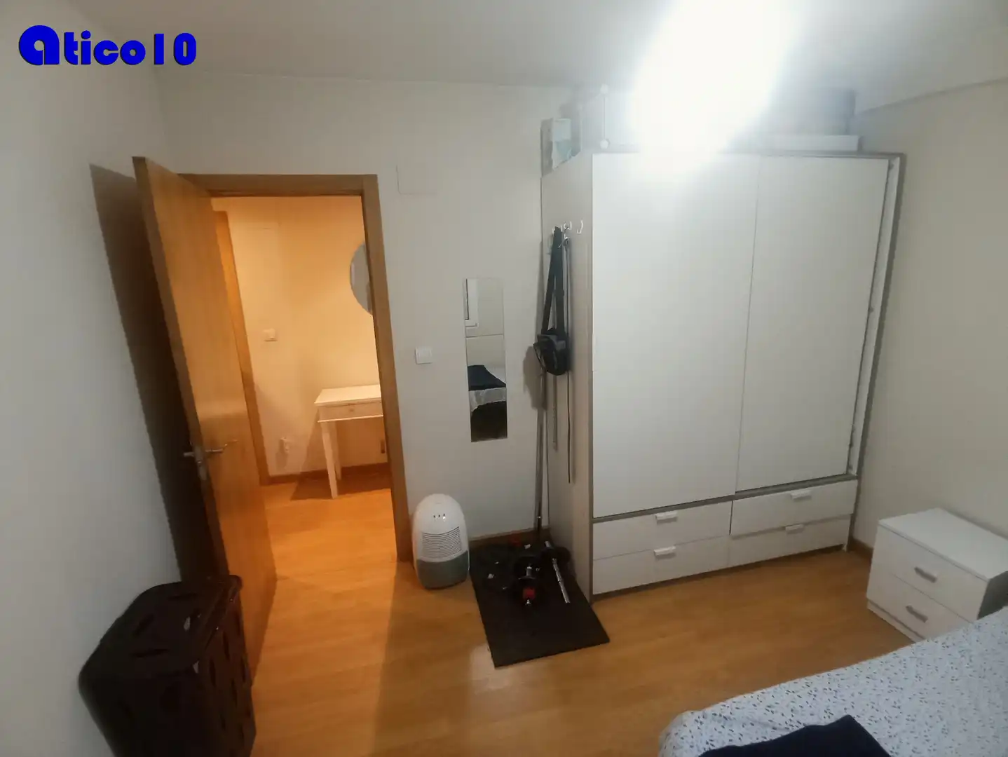 Dormitori de Pis en venda en Oviedo  amb Calefacció, Parquet i Traster