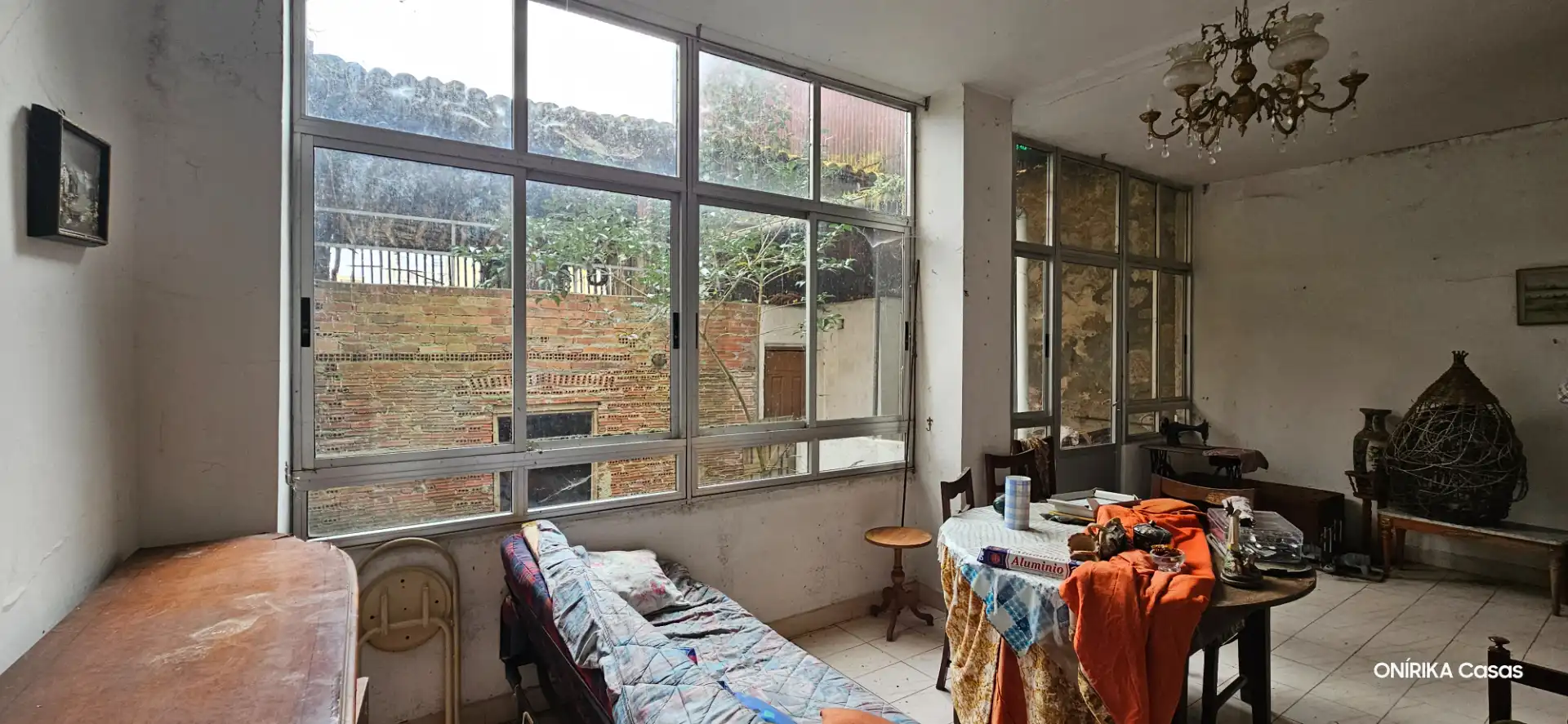 Sala de estar de Edificio en venta en Chantada