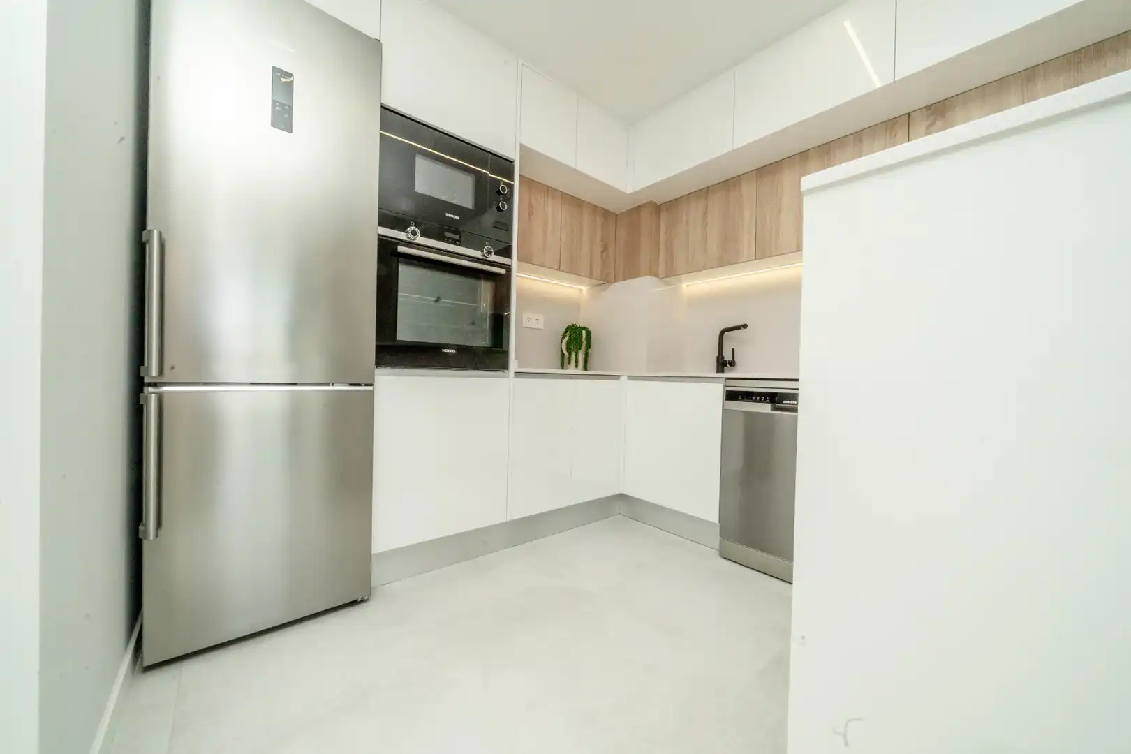 Cuina de Casa o xalet en venda en Pilar de la Horadada amb Jardí privat, Terrassa i Traster