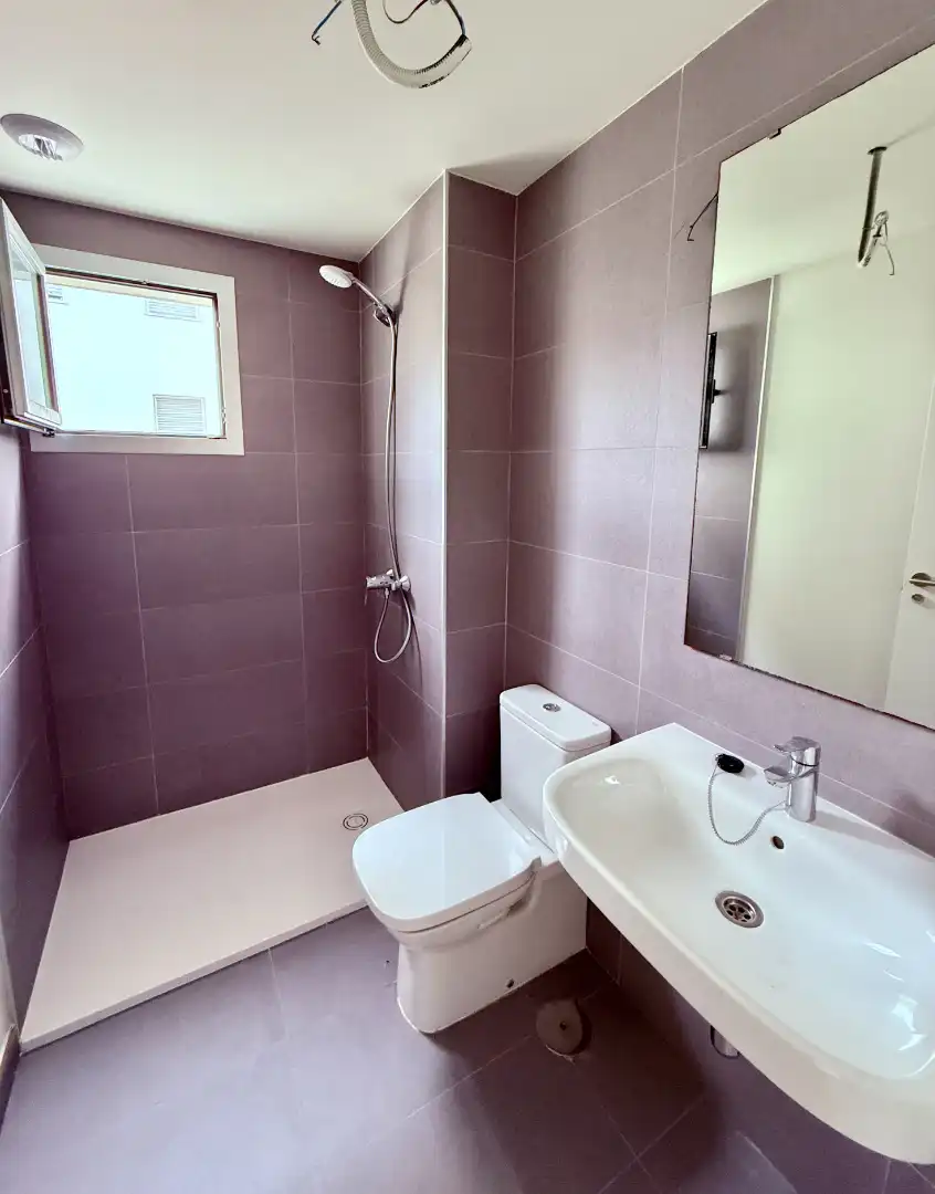 Baño de Piso de alquiler en Las Palmas de Gran Canaria con Terraza, Trastero y Piscina