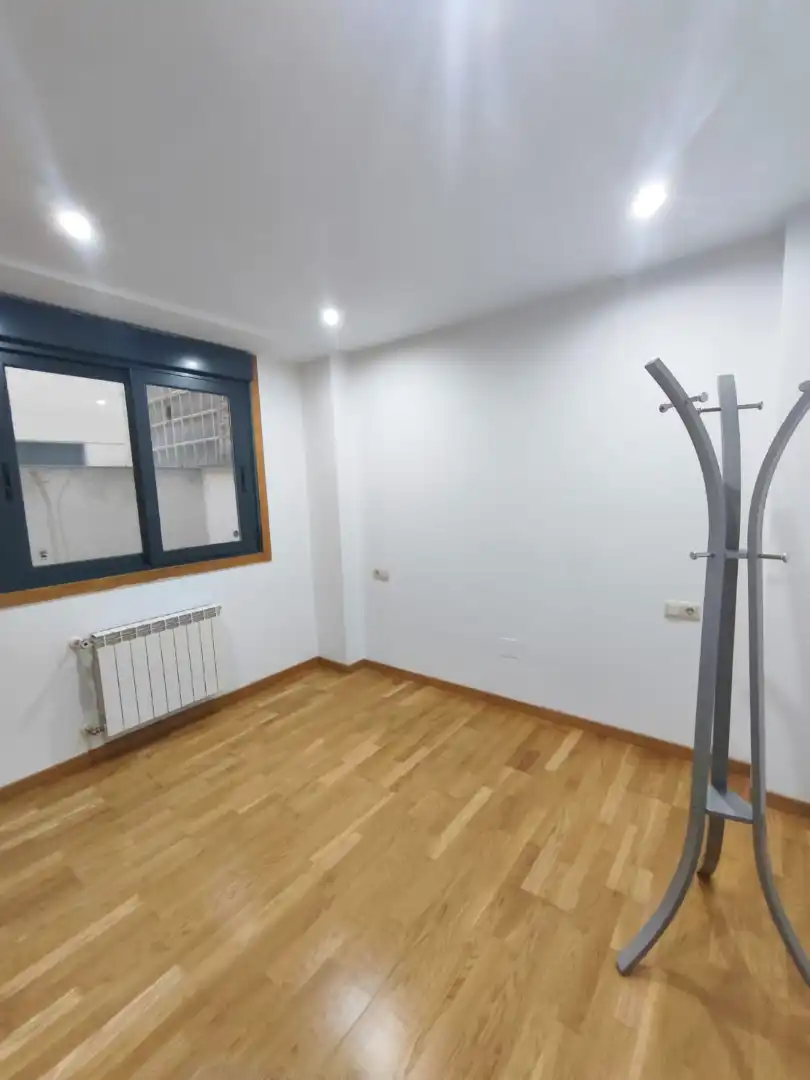 Piso en venta en Ourense Capital  con Calefacción, Parquet y Terraza