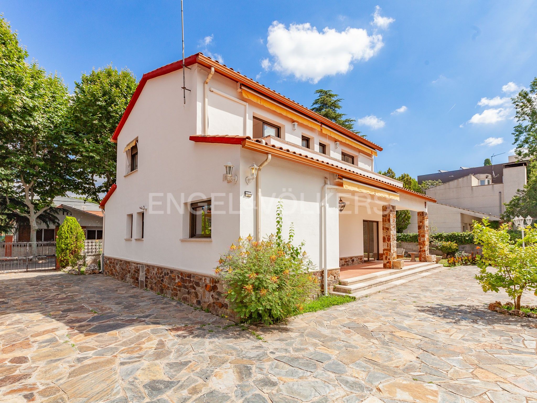 Exterior view of House or chalet for sale in Sant Cugat del Vallès  with Air Conditioner, Heating and Private garden